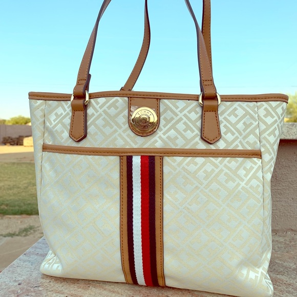 Tommy Hilfiger Handbags - Tommy Hilfiger Purse